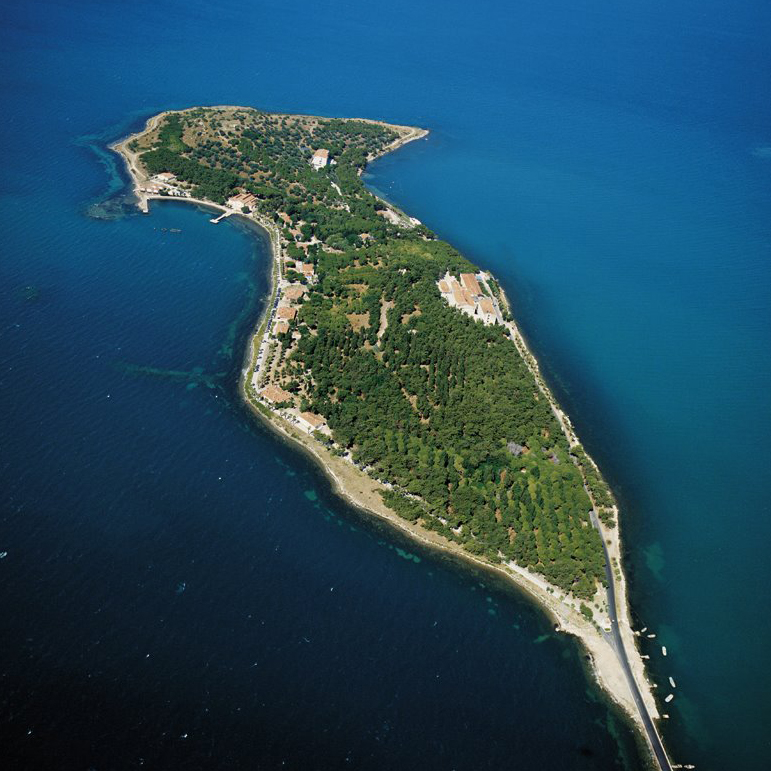 urla karantina adası tepeden görünüm