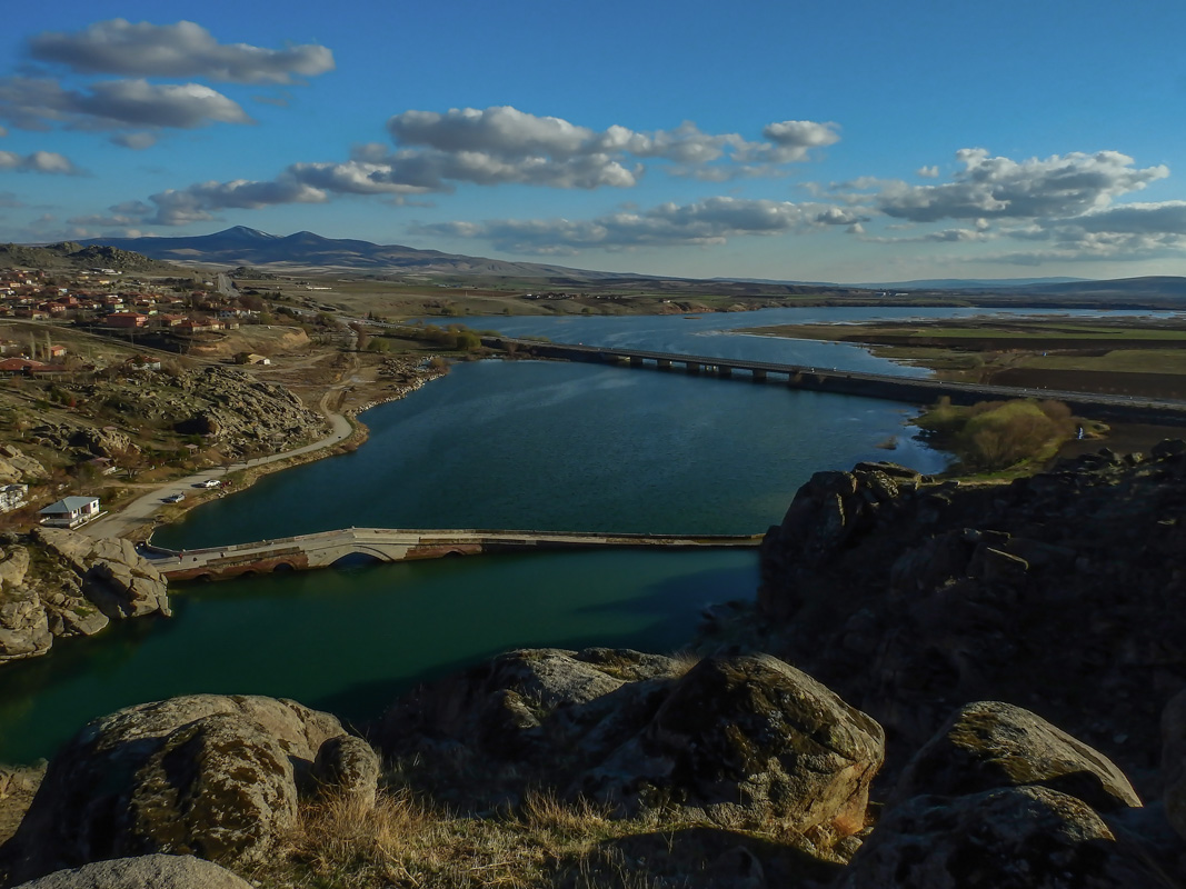 www.cekergezer.com Çekergezer Hakan Aydın Çeşnigir Köprüsü, Kırıkkale - Turkey