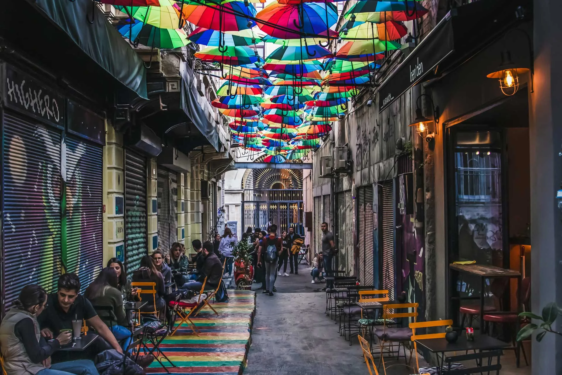 Karaköy insanlar ve kedi