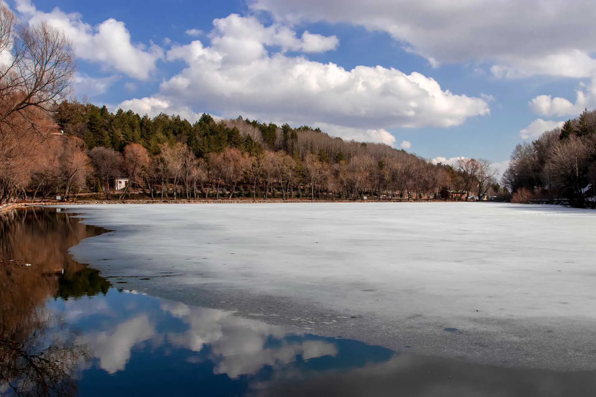 Tam bir yansıma olmasa da ucundan kenarından buldum Karagöl Çubuk Ankara Çekergezer Hakan Aydın Fotoğrafları