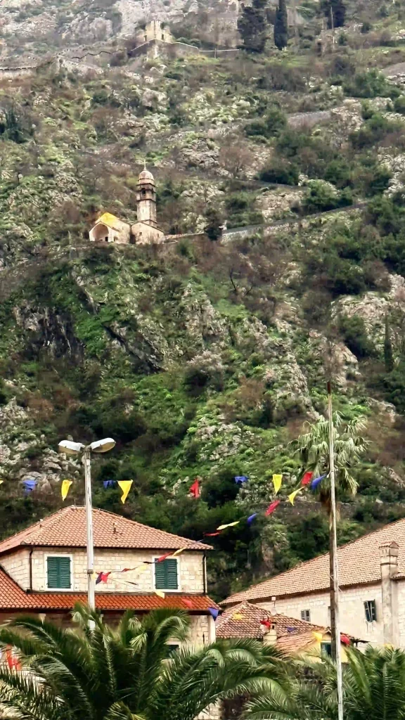 Besac Kalesi Virpazar İşkodra Gölü Milli Parkı Virpazar Gezi Rehberi İşkodra Gölü Tekne Turu Çekergezer Hakan Aydın Fotoğrafları