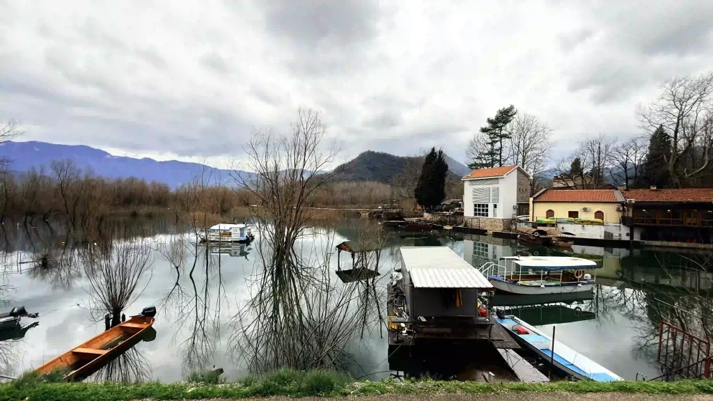 Virpazar İşkodra Gölü Milli Parkı Virpazar Gezi Rehberi İşkodra Gölü Tekne Turu Çekergezer Hakan Aydın Fotoğrafları