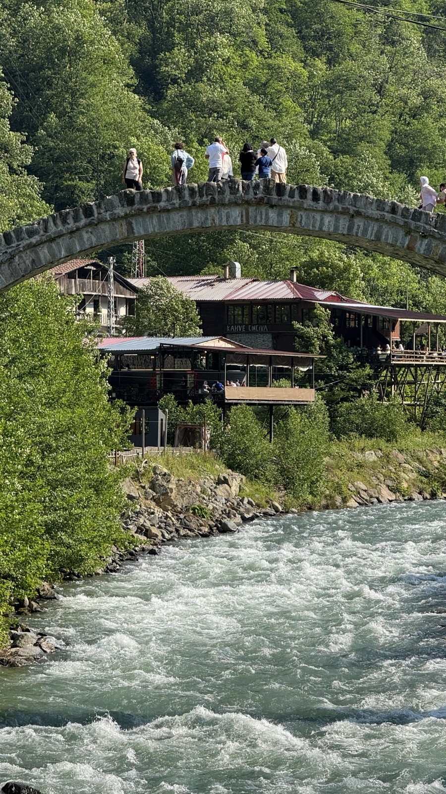 Köprüden nehir manzarası, simetrik